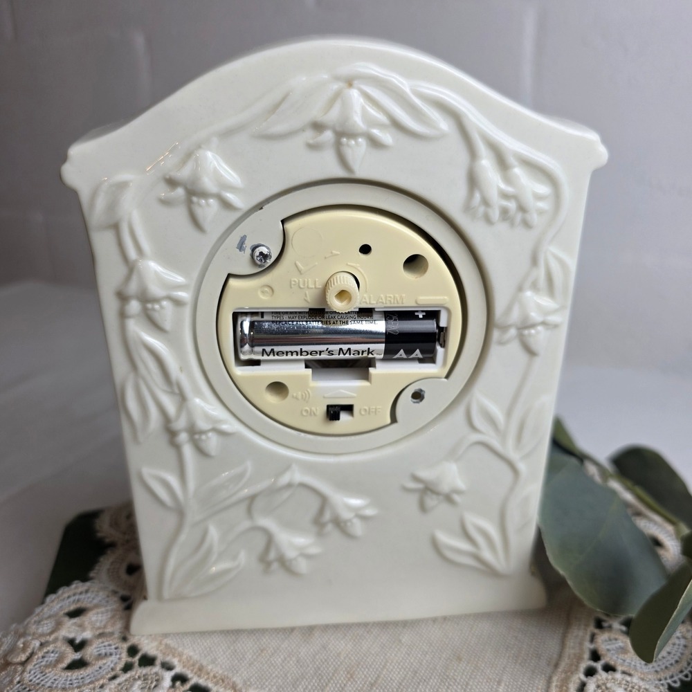 Vintage Howard Miller Ivory Porcelain Floral Clock Gold Roman Numeral Quartz - Picture 7 of 10